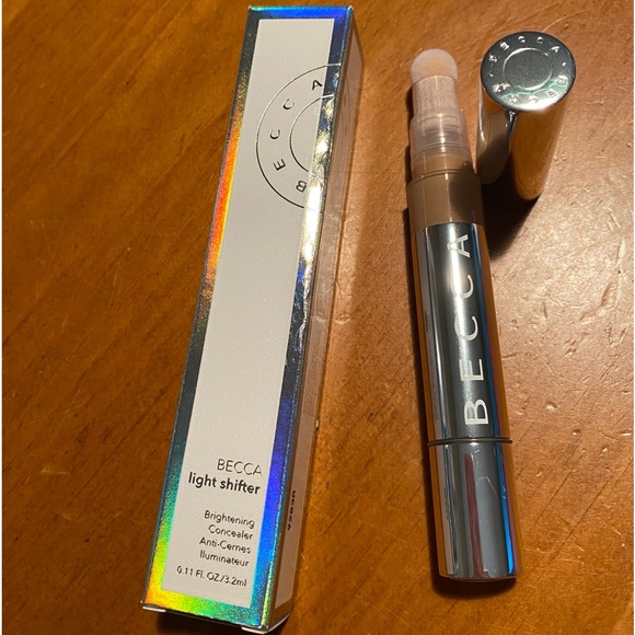 BECCA Light Shifter Brightening Concealer - Picture 4 of 16